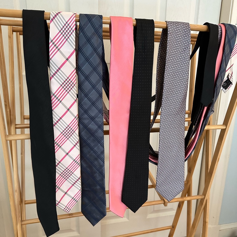 Assorted men’s tie in great condition.